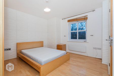 Thorncroft Avenue - Photo 2