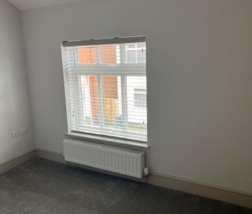 2 bedroom end of terrace house to rent - Photo 3