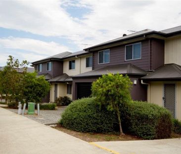 3 Bed Townhouse Great Location - Photo 2