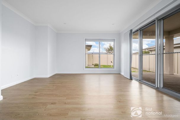 EXECUTIVE STYLE 3 BEDROOM HOME - Photo 1