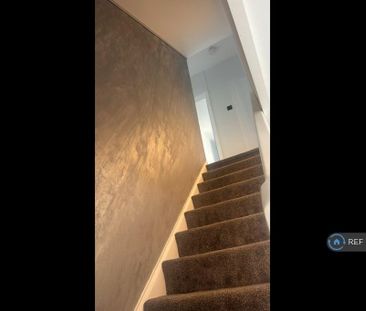 4 bedroom maisonette to rent - Photo 2