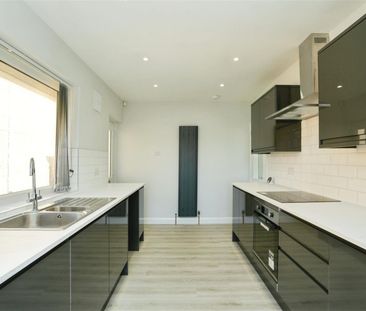 3 bedroom Bungalow To Let - Photo 4