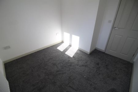 2 bedroom townhouse to rent - Photo 4