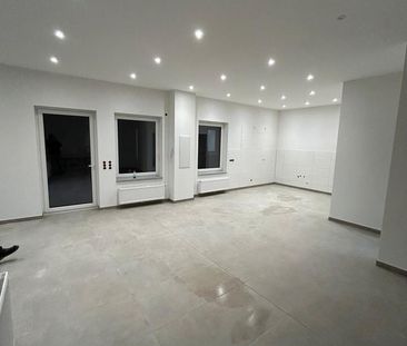 ERSTBEZUG mit Küche: 3Zi Whg + 20qm Hobbyraum inkl + Terrasse - Photo 1