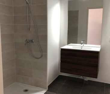 T3 AVEC BALCON ET DEUX PARKINGS - Photo 3