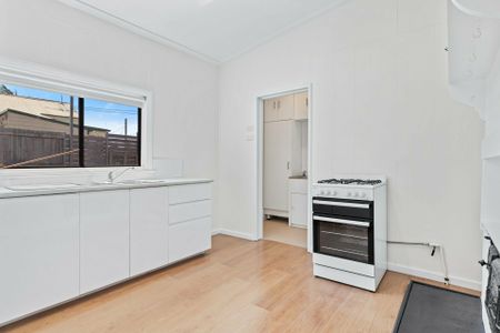 Charming Recently Renovated House in the Heart of Carrington - Photo 2