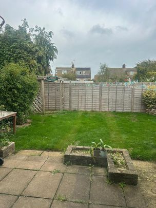 4 bedroom semi-detached house to rent - Photo 1