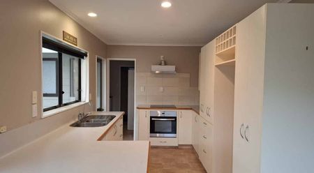 Family living on Tennyson - Photo 5