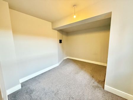2 bedroom mews to rent - Photo 3