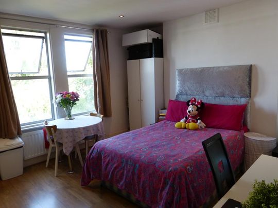 Studio to rent - Photo 1