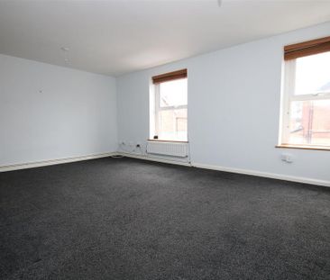 2 bedroom maisonette to rent - Photo 2