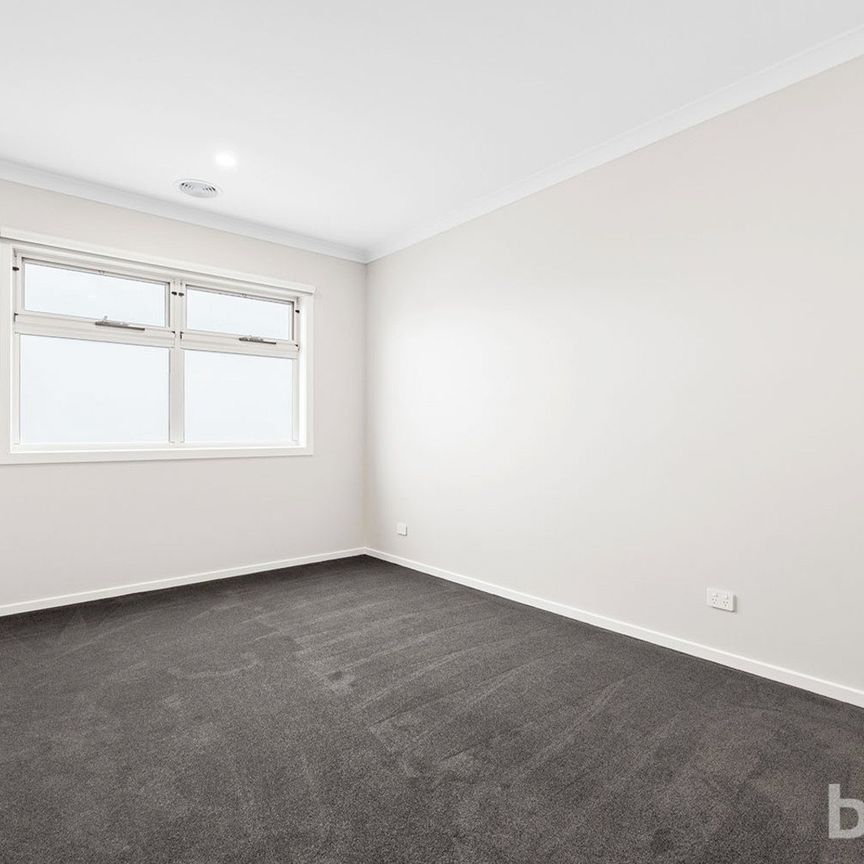 BRAND NEW LUXURIOUSLY APPOINTED 4BEDROOM HOME - Photo 1