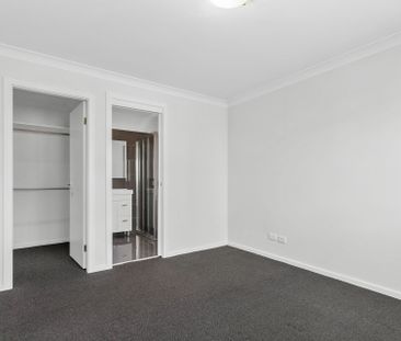 MODERN LOW MAINTENANCE 3 BEDROOM VILLA - Photo 2