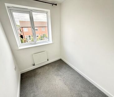 3 bedroom semi-detached house to rent - Photo 5