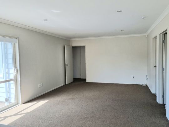 Modern Family Home, Beachlands - Photo 1
