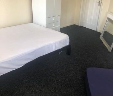 Room in a Shared Flat, London, RM8 - Photo 1