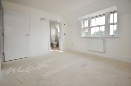 4 bedroom semi-detached house to rent - Photo 4