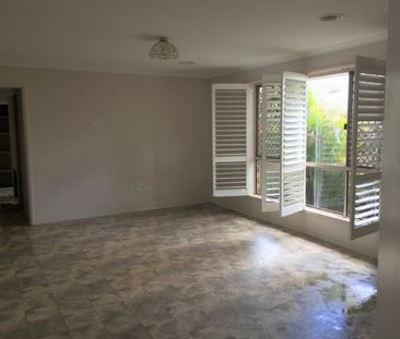 Room for the whole family plus a shed. - Photo 3