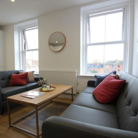 1 bedroom in a house share to rent - Photo 3