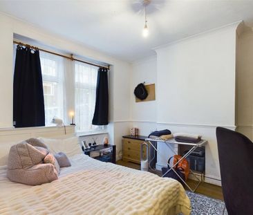 4 bedroom terraced house to rent - Photo 6