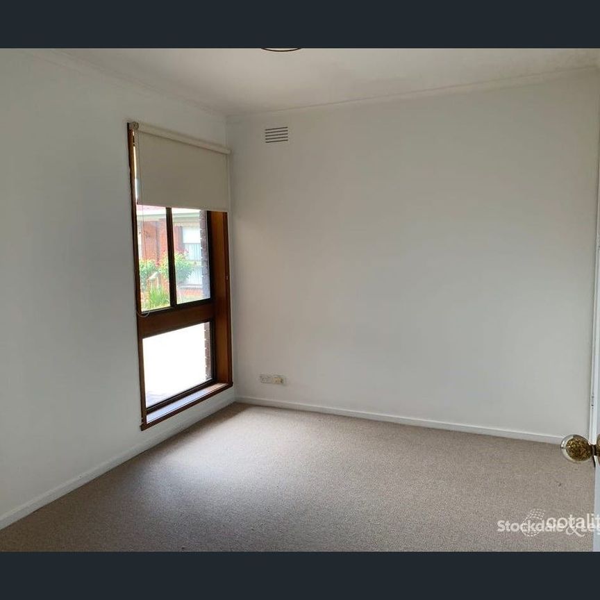 Quiet Complex Living Close to Schools, Transport & Deakin - Photo 1