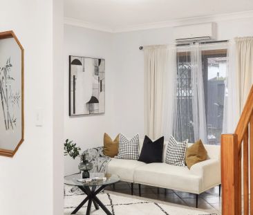 Three Bedroom Corner Block Residence close to everything - Photo 2