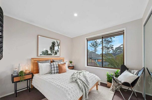 Spacious 2 Bedroom Home with Sunroom in Mount Nelson - Available 30th June - Photo 1