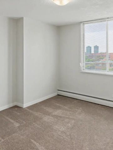 Chateau 100 — 2 Bedroom - Photo 3