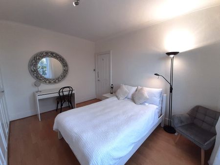 2 Bed Penthouse, Gloucester Avenue, NW1 - Photo 5