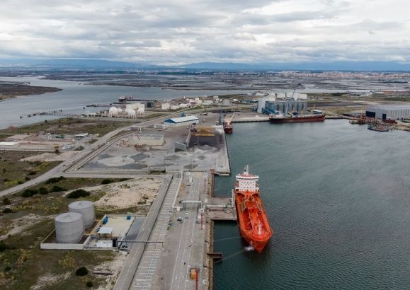 Apartamento T2 Mobilado na Praia da Barra.