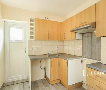 3 bedroom terraced house to rent - Photo 3
