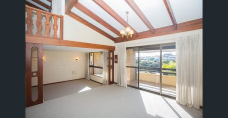 Architect Designed Beachside Living at its Best ! - Photo 5