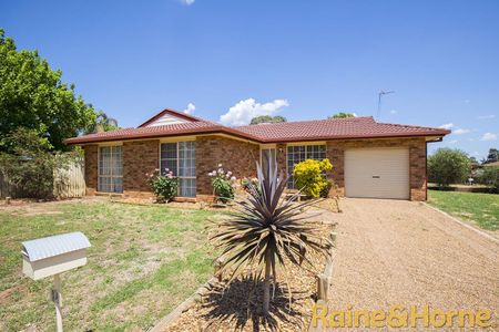 16 John Glenn Place, Dubbo, NSW 2830 - Photo 5