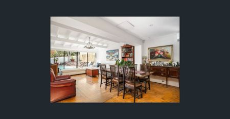 Multiple Living Rooms House locate in Park Side - Photo 4