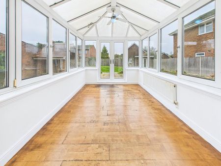 4 bedroom detached house to rent - Photo 3