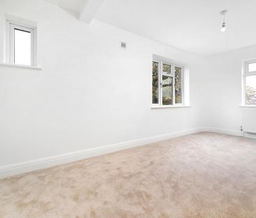 3 bedroom flat to rent - Photo 6