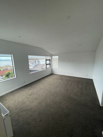 Modern Family Home With Harbour Views - Photo 4