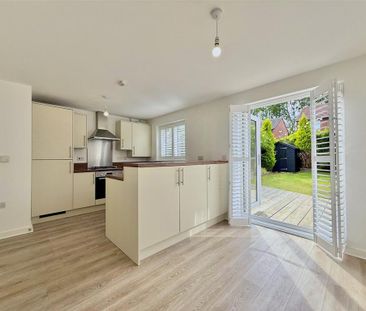 3 bedroom semi-detached house to rent - Photo 5