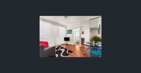 RENOVATED, GROUND FLOOR, EXCEPTIONAL LOCATION! - Photo 2