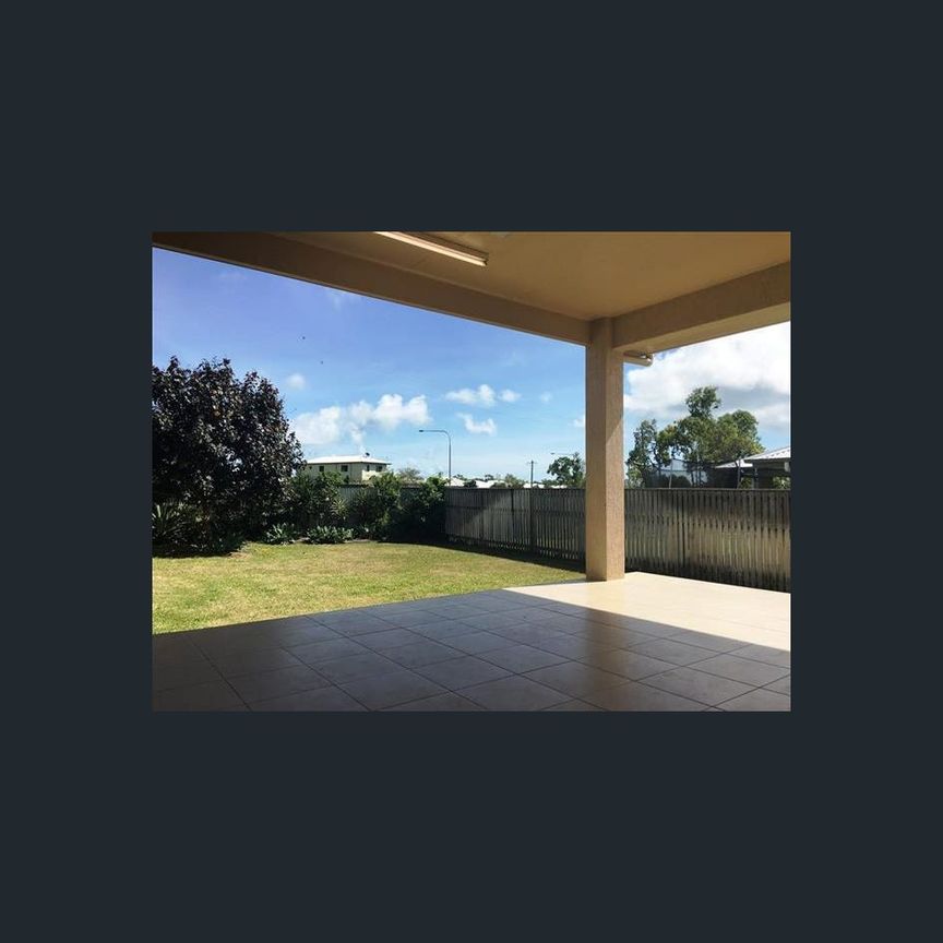 MODERN 4 BEDROOM HOME IN BUSHLAND BEACH! - Photo 1