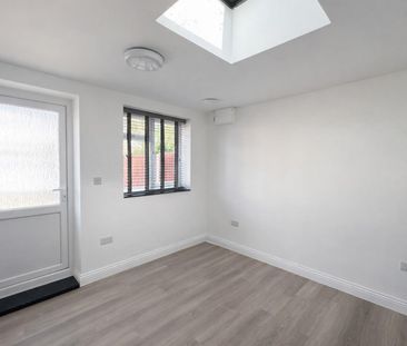 1 bedroom Flat To Let - Photo 4