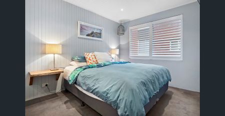 Stylish One-Bedroom Apartment Moments from the Beach - Photo 3