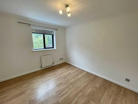 4 bedroom detached house to rent - Photo 3