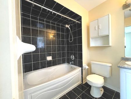 For Lease - 2136 Golden Orchard Trail, Oakville, Ontario - Photo 2