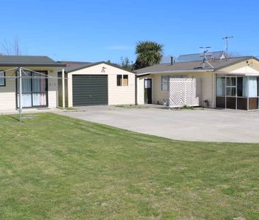1 BEDROOMS + SLEEPOUT - FOXTON - Photo 3