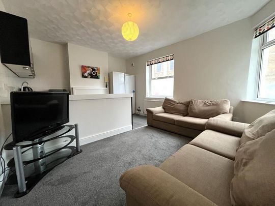 1 bedroom in a house share to rent - Photo 1