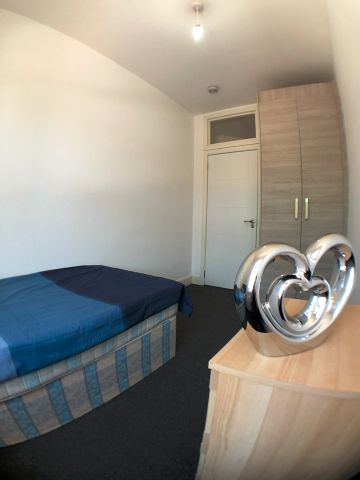 Room in a Shared House, Cedar Road, NW2 - Photo 3
