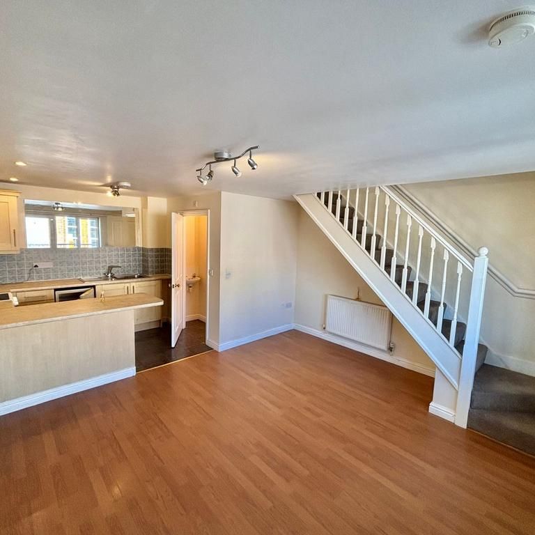 2 bedroom terraced house to rent - Photo 1