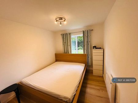 3 bedroom flat to rent - Photo 3