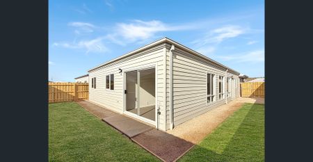 🏡 Brand New 4-Bedroom House in Eynesbury - Photo 5
